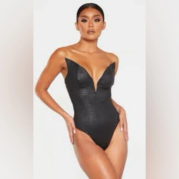 Pretty Little Thing Black Faux Leather Croc Deep V Bodysuit Size 10 NWT - Picture 4 of 7